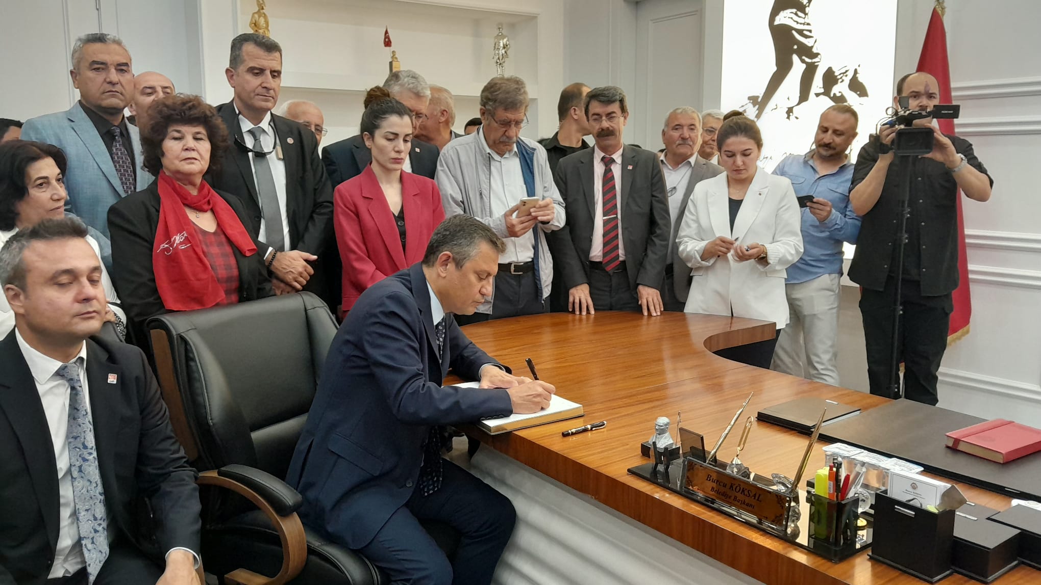 Özel Belediye Defterini İmzaladı