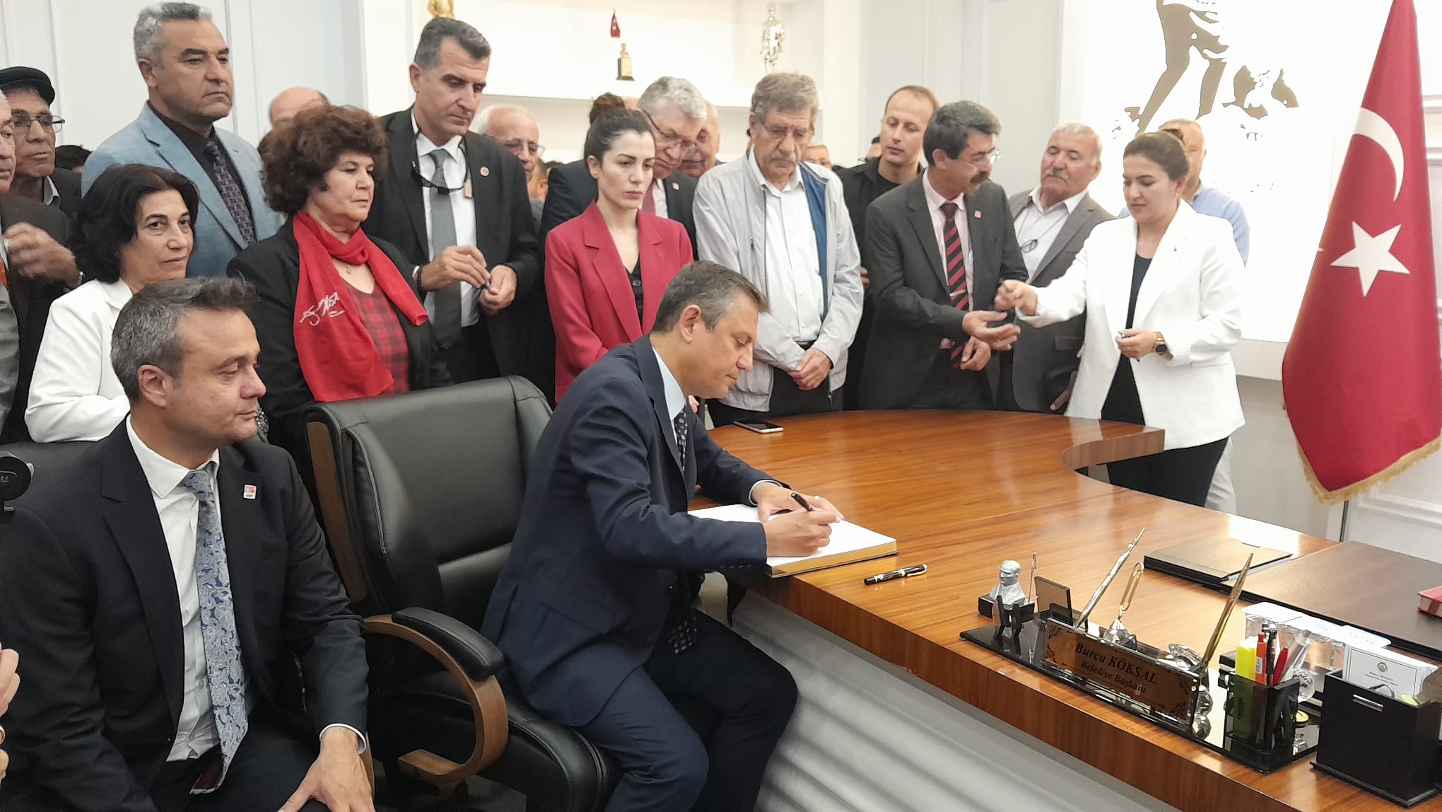 Özel Belediye Defterini İmzaladı