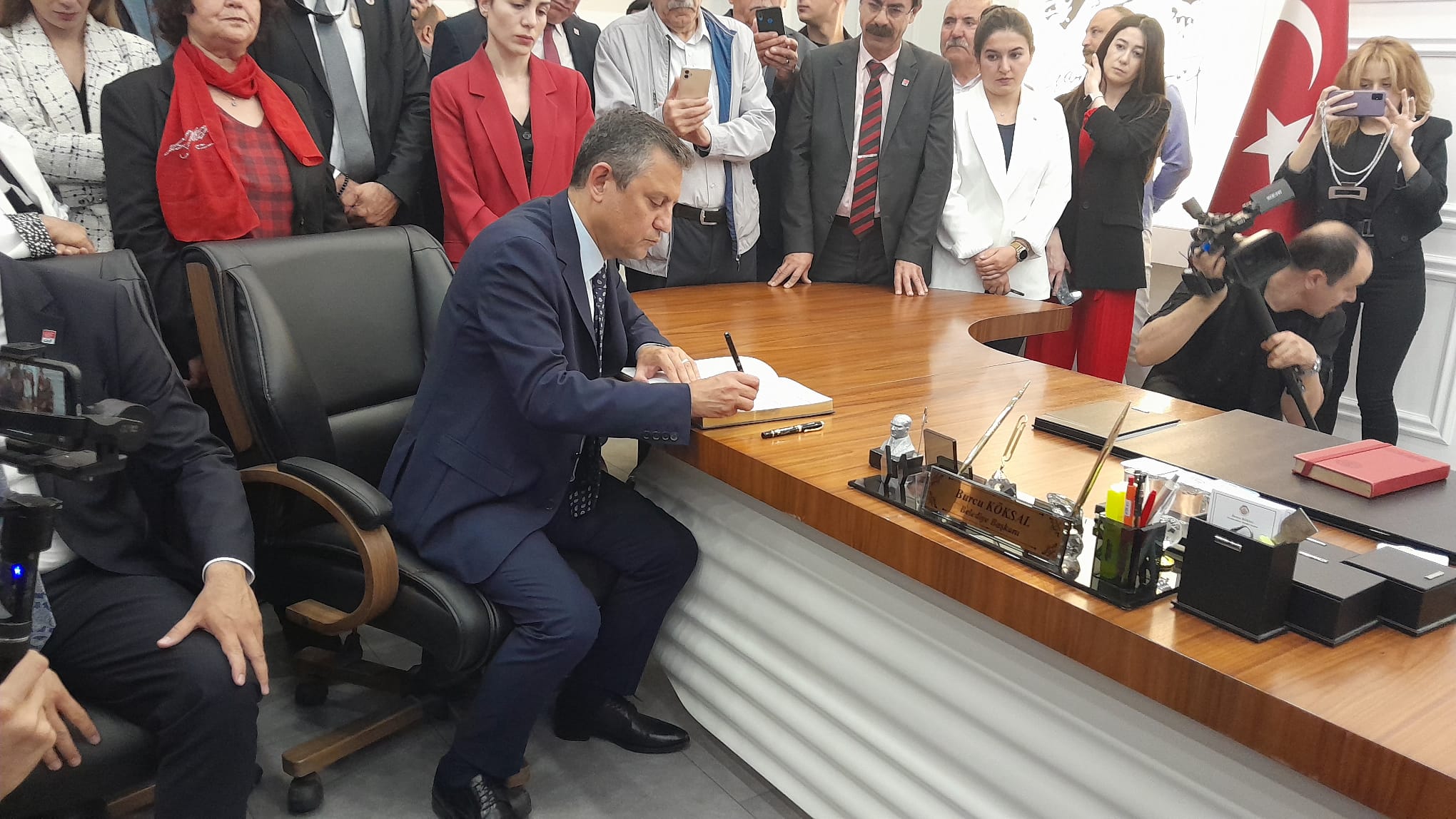 Özel Belediye Defterini İmzaladı