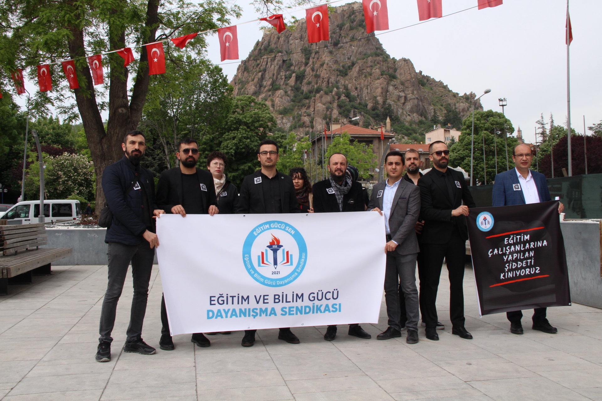 “EĞİTİMCİLERİ ŞİDDETİN MAĞDURU OLMAKTAN KURTARIN”