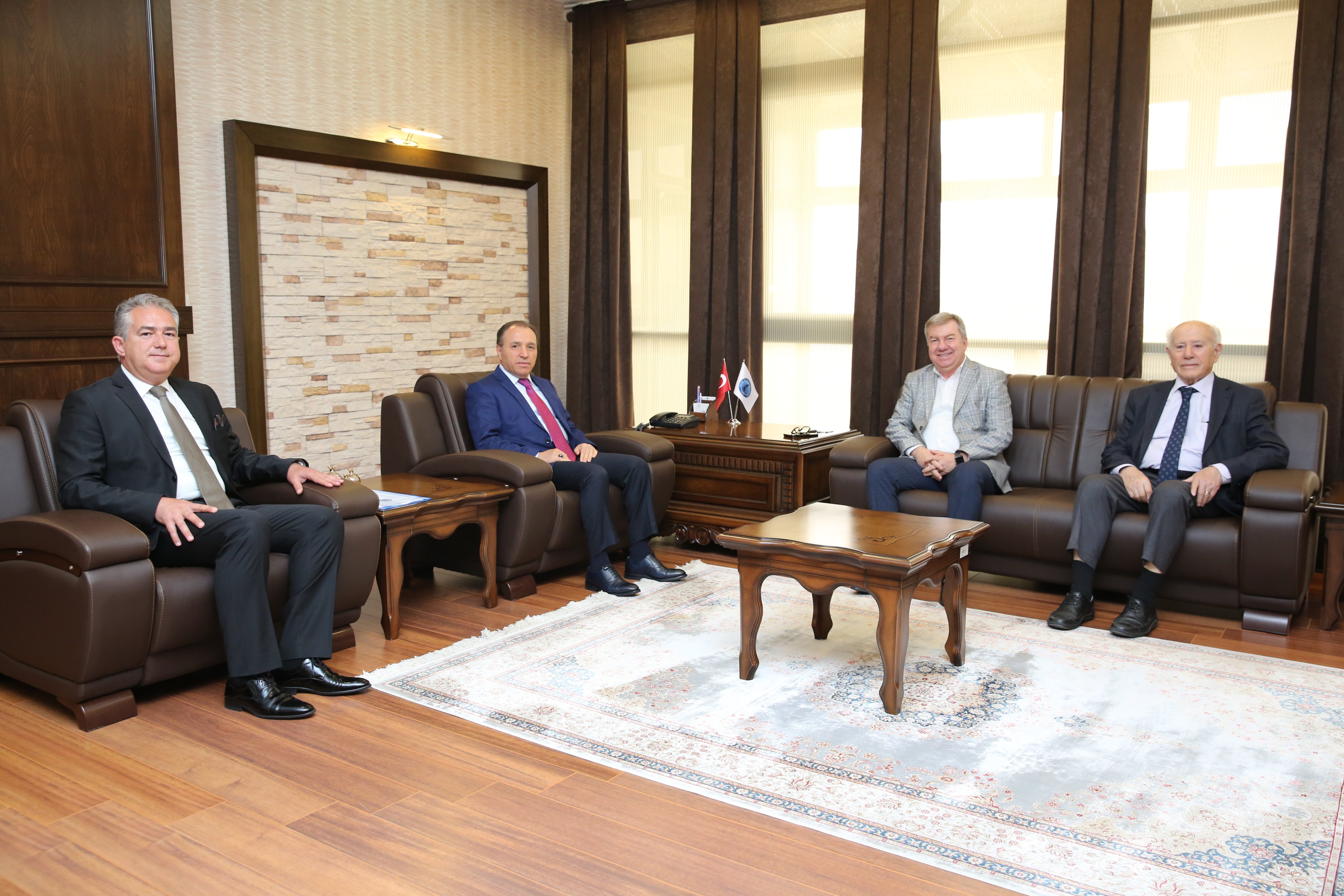 BORUSAN Temsilcileri, Rektör Karakaş'ı Ziyaret Etti