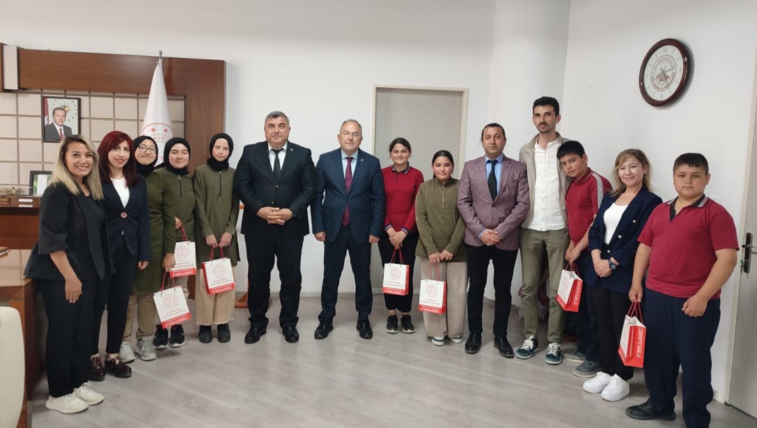 Beyyazı İmam Hatip Ortaokulu, Müdür Sünnetci’ye eTwinning Projesini Tanıttı
