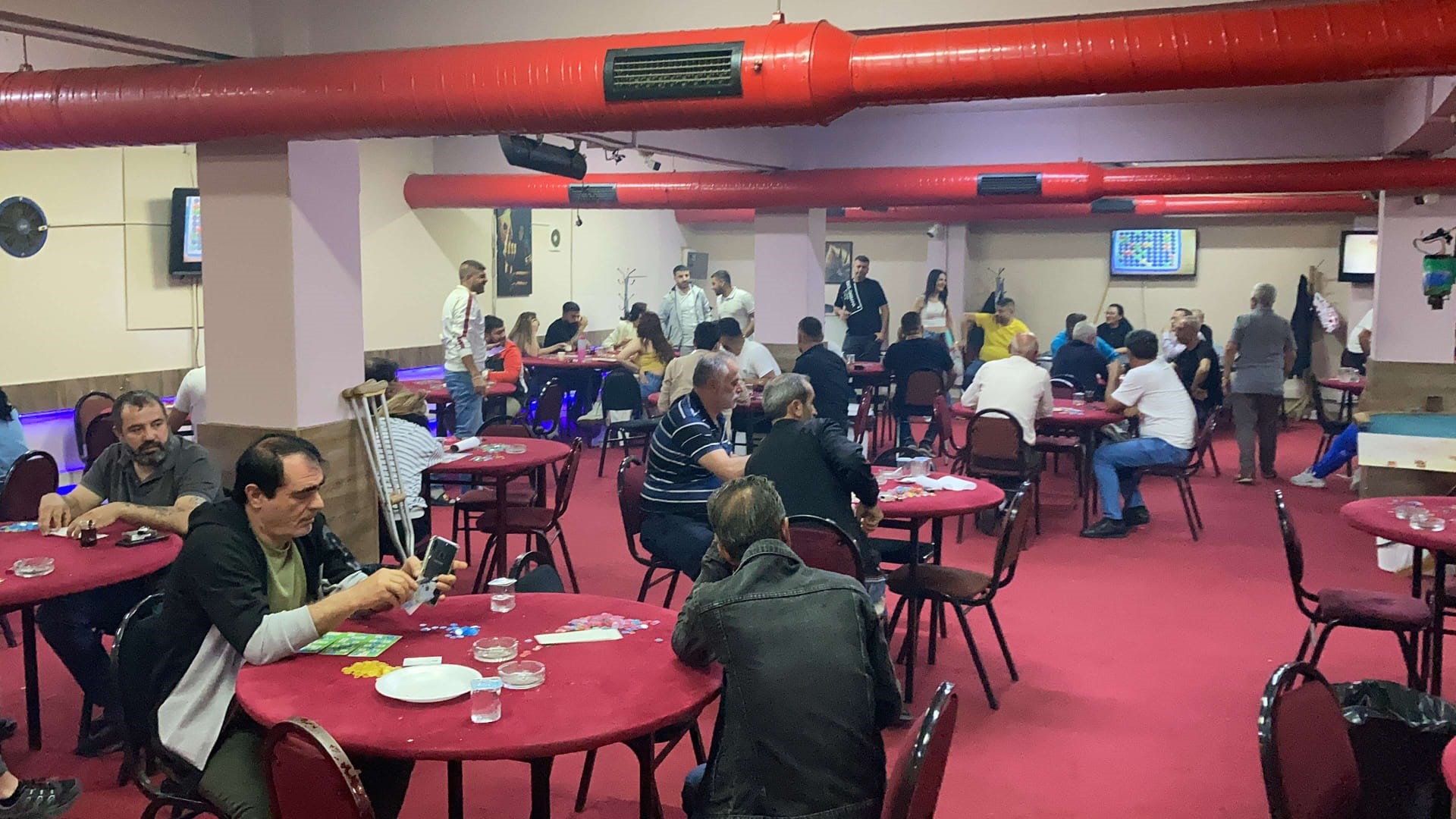 Ekiplerden Dev Operasyon: Kumar Baskınında 124 kişi yakalandı