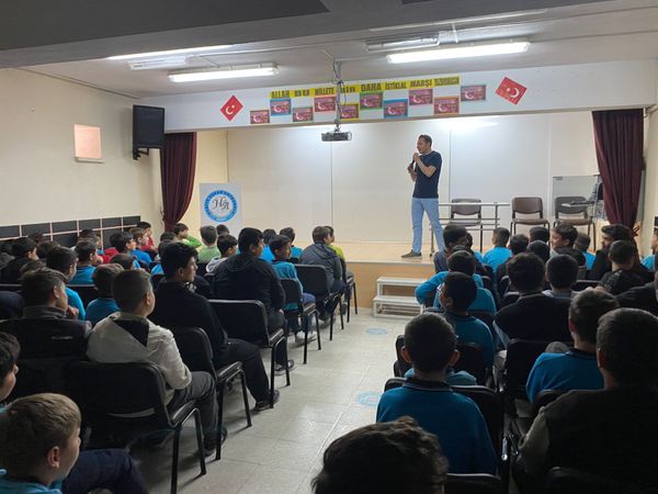 "ÇEDES" Projesi Kapsamında Gençler İçin "Adil Ve Dürüst Genç" Konulu Seminer
