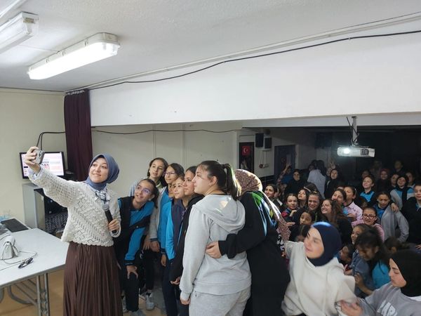 "ÇEDES" Projesi Kapsamında Gençler İçin "Adil Ve Dürüst Genç" Konulu Seminer