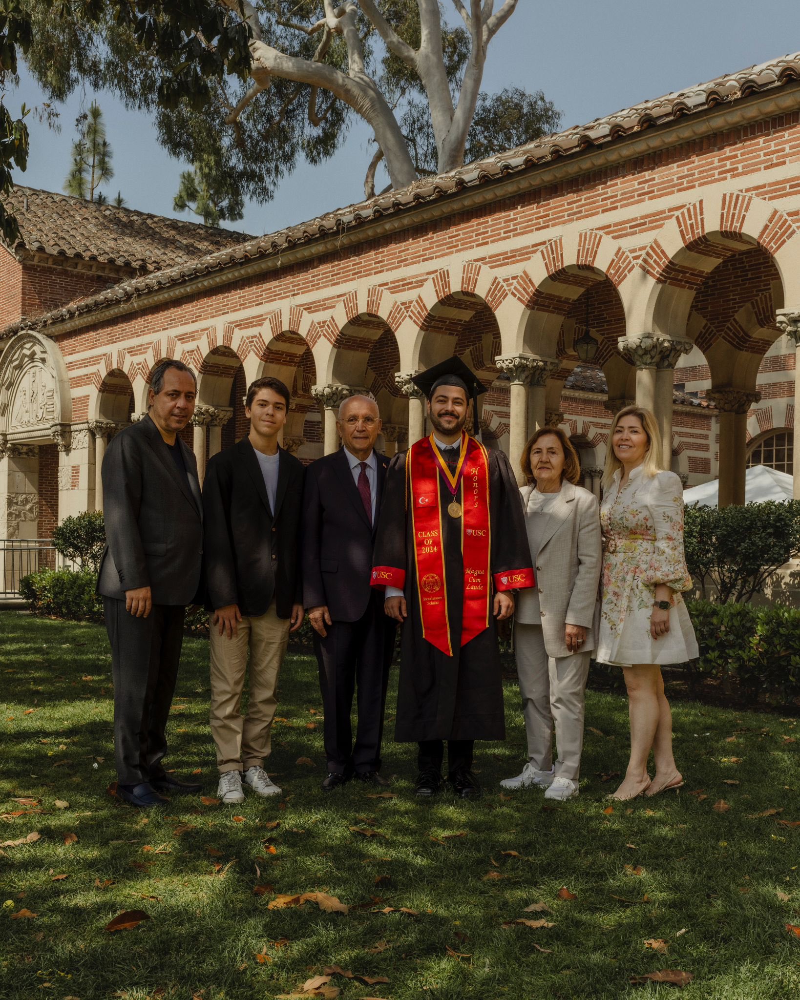 Fethi Yaşar’dan Gurur Dolu Paylaşım! Fethi Can Yaşar, University of Southern California'dan Yüksek Onur Derecesiyle Mezun Oldu