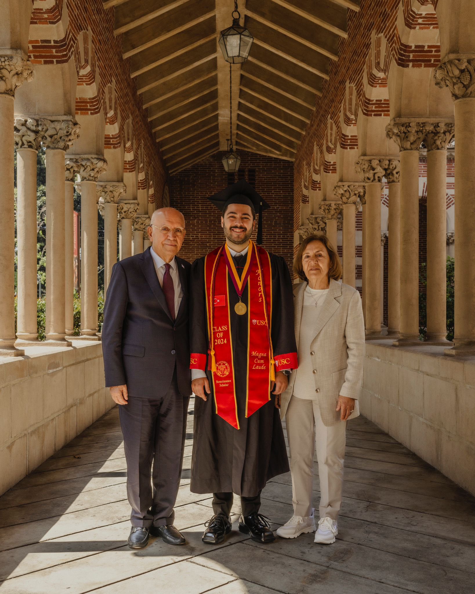Fethi Yaşar’dan Gurur Dolu Paylaşım! Fethi Can Yaşar, University of Southern California'dan Yüksek Onur Derecesiyle Mezun Oldu