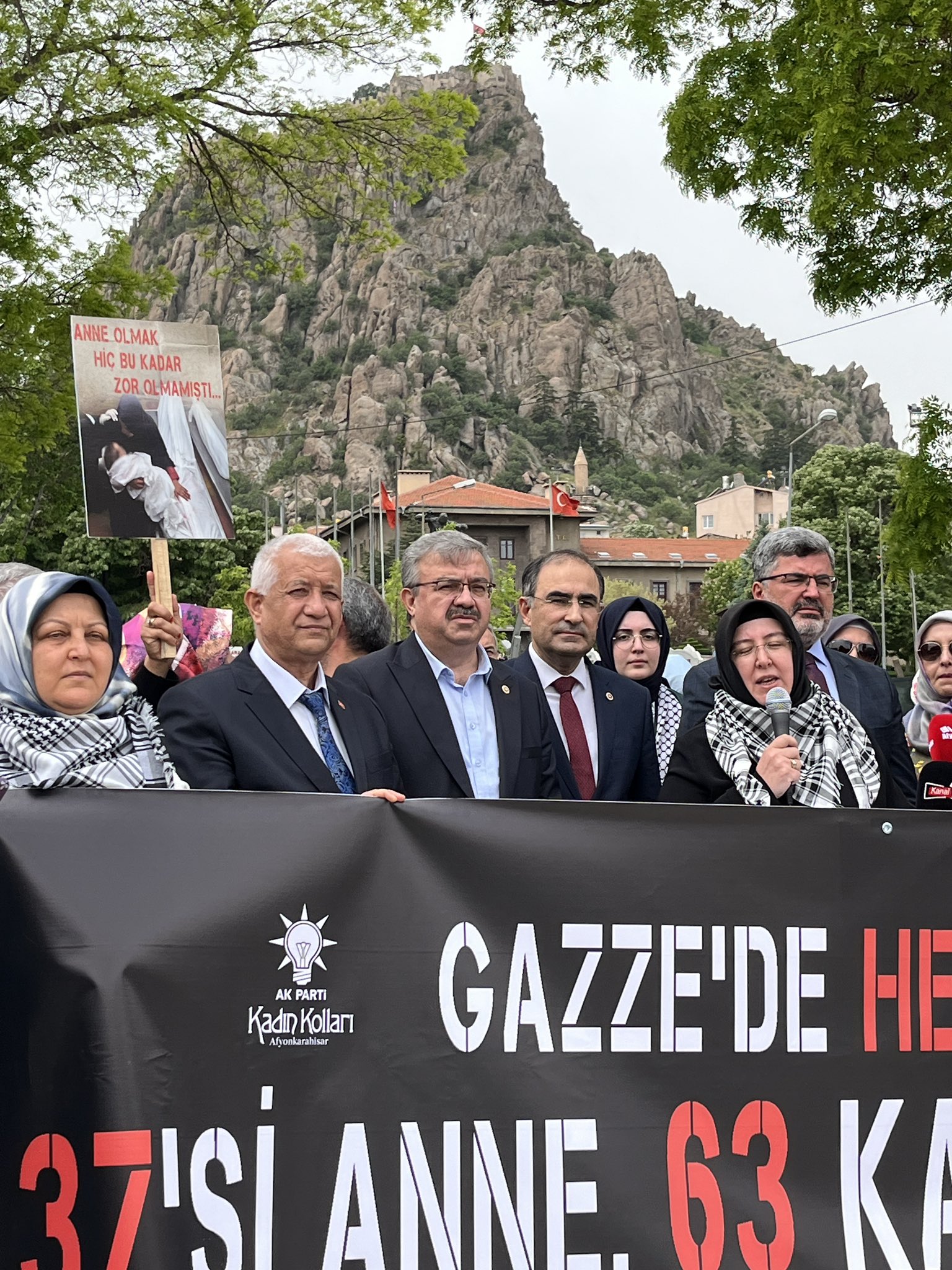 AK Parti Kadın Kolları Başkanlığı, Gazze'deki Kadınların Yanında: Yürüyüşe Milletvekili İbrahim Yurdunuseven de Destek Verdi