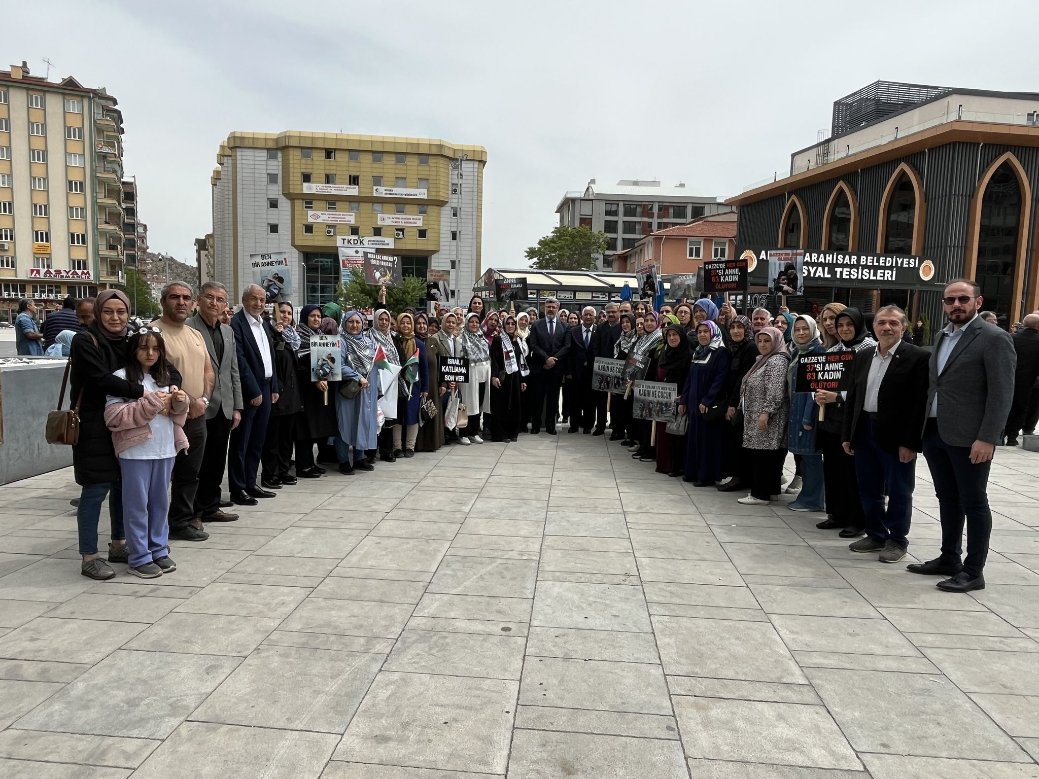 AK Parti Kadın Kolları Başkanlığı, Gazze'deki Kadınların Yanında: Yürüyüşe Milletvekili İbrahim Yurdunuseven de Destek Verdi
