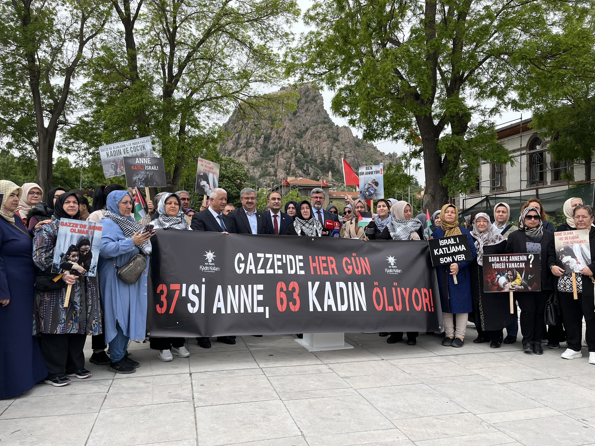 AK Parti Kadın Kolları Başkanlığı, Gazze'deki Kadınların Yanında: Yürüyüşe Milletvekili İbrahim Yurdunuseven de Destek Verdi