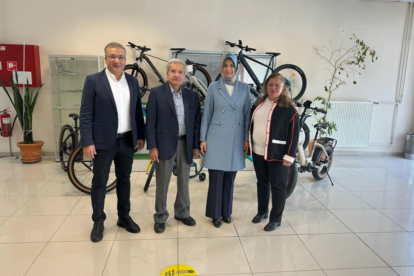 Vali Yiğitbaşı Elektronik Fabrikasını Ziyaret Etti