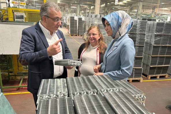 Vali Yiğitbaşı Elektronik Fabrikasını Ziyaret Etti