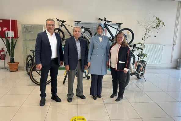 Vali Yiğitbaşı Elektronik Fabrikasını Ziyaret Etti