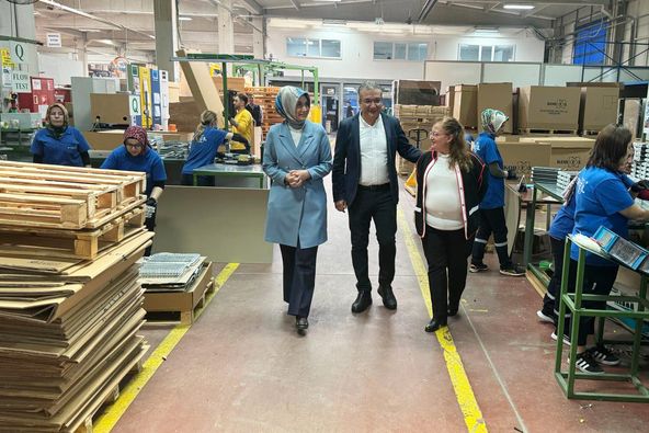 Vali Yiğitbaşı Elektronik Fabrikasını Ziyaret Etti