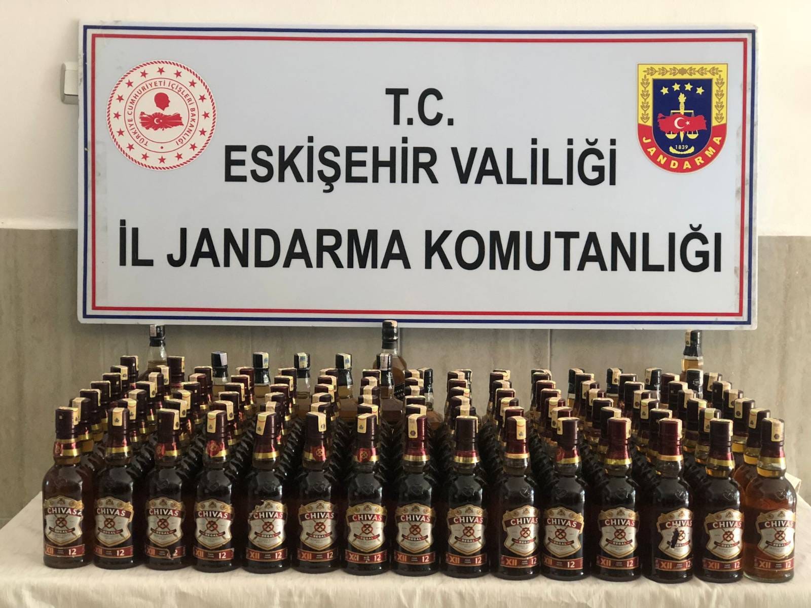 Jandarma’dan Geçit Yok! 115 bin TL değerinde 156 şişe kaçak alkol ürünü ele geçirdi