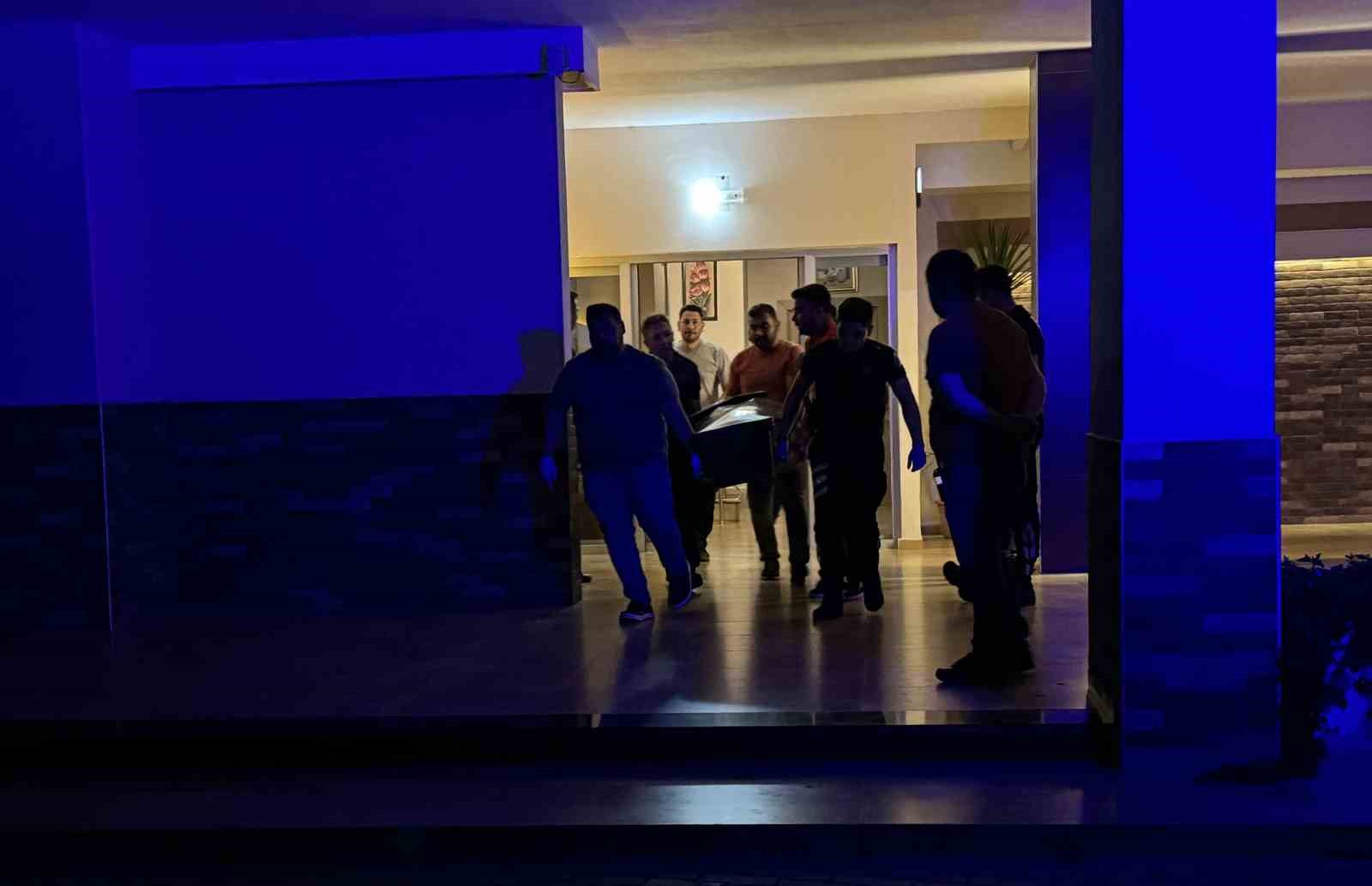 Boşanma Aşamasındaki Eşini Öldürdü: Aynı silahla intihar etti