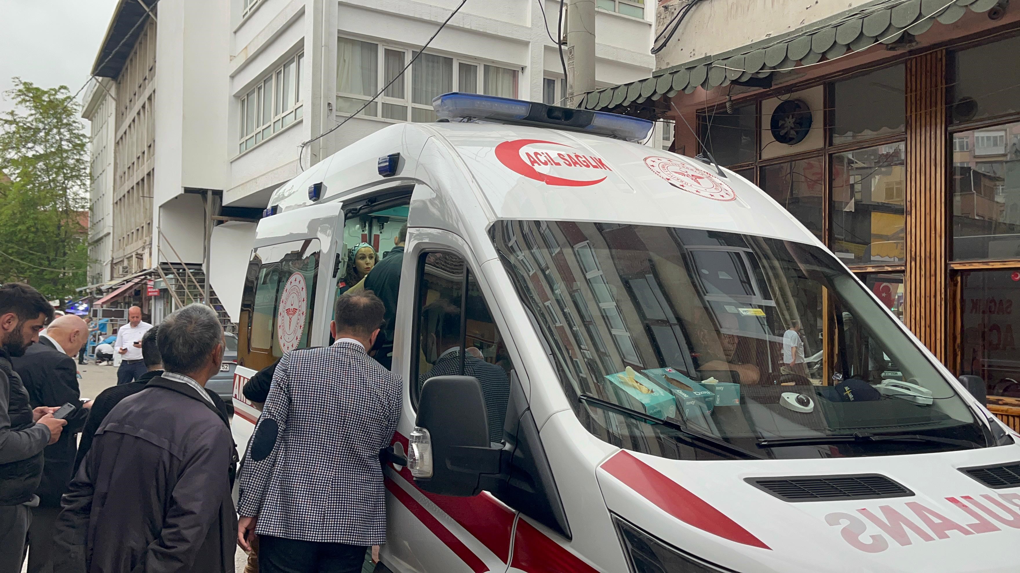 İki Arkadaş Arasındaki Alacak Verecek Tartışması Kanlı Bitti: Biri diğerini sol ayağından silahla vurdu