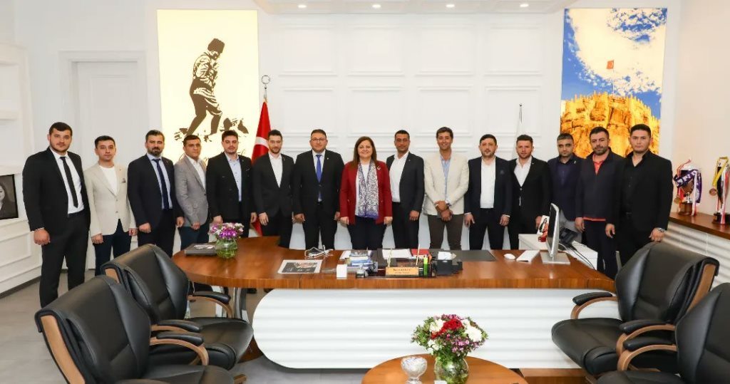 GENÇ GİRİŞİMCİLER KURULU'NDAN BAŞKAN KÖKSAL'A HAYIRLI OLSUN ZİYARETİ