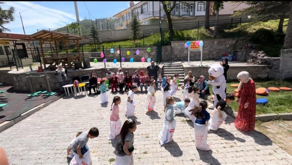 TAŞPINAR BİLGİ EVİ MİNİKLERİ KEYİFLENDİRDİ