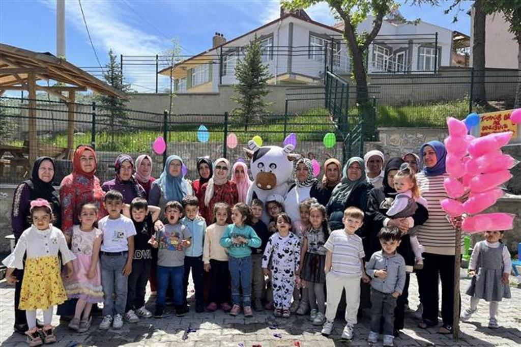 TAŞPINAR BİLGİ EVİ MİNİKLERİ KEYİFLENDİRDİ