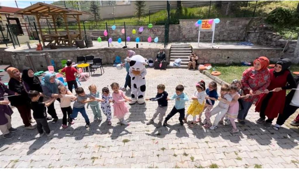 TAŞPINAR BİLGİ EVİ MİNİKLERİ KEYİFLENDİRDİ