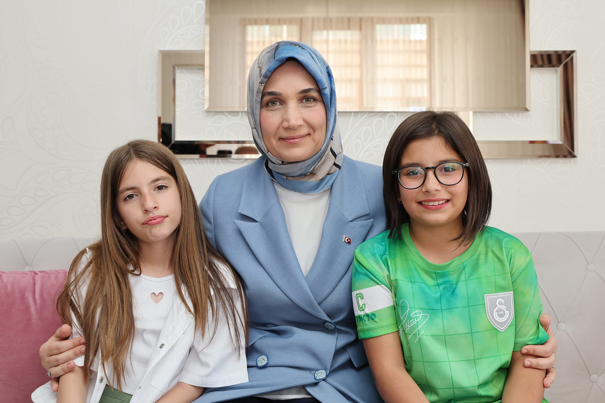 VALİ YİĞİTBAŞI ŞEHİT KIZLARINI YALNIZ BIRAKMADI