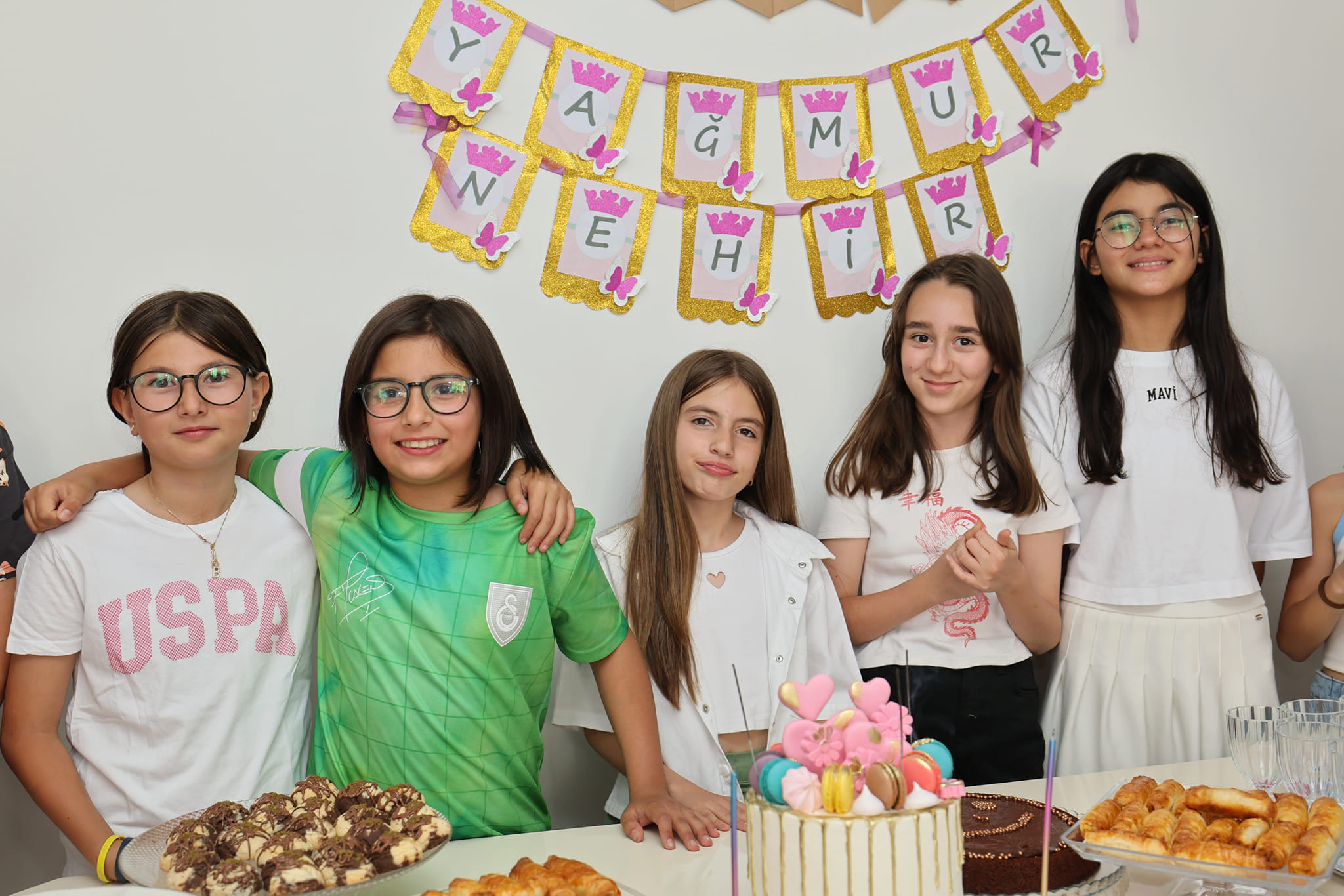 VALİ YİĞİTBAŞI ŞEHİT KIZLARINI YALNIZ BIRAKMADI