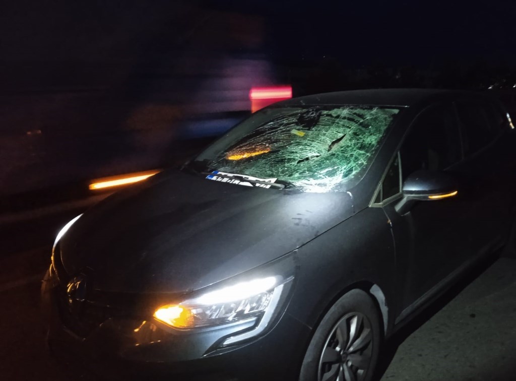 METRELERCE HAVAYA YÜKSELDİ, TEKRAR OTOMOBİLİN ÜSTÜNE DÜŞTÜ