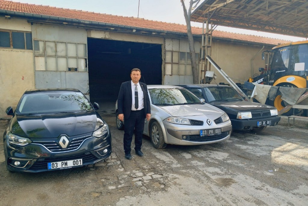 O BELEDİYE BAŞKANI ARAÇLARI SATMAK İÇİN İHALE BAŞLATTI!