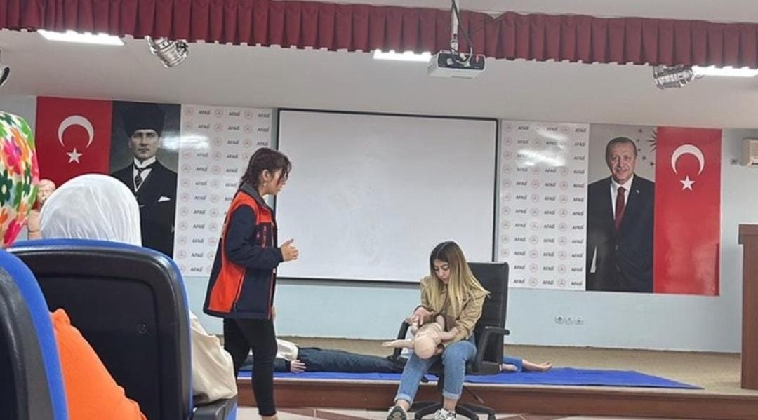 Kursiyerler Sertifikalarını Aldı. AFAD Ekipleri Eğitimlerini Sürdürüyor