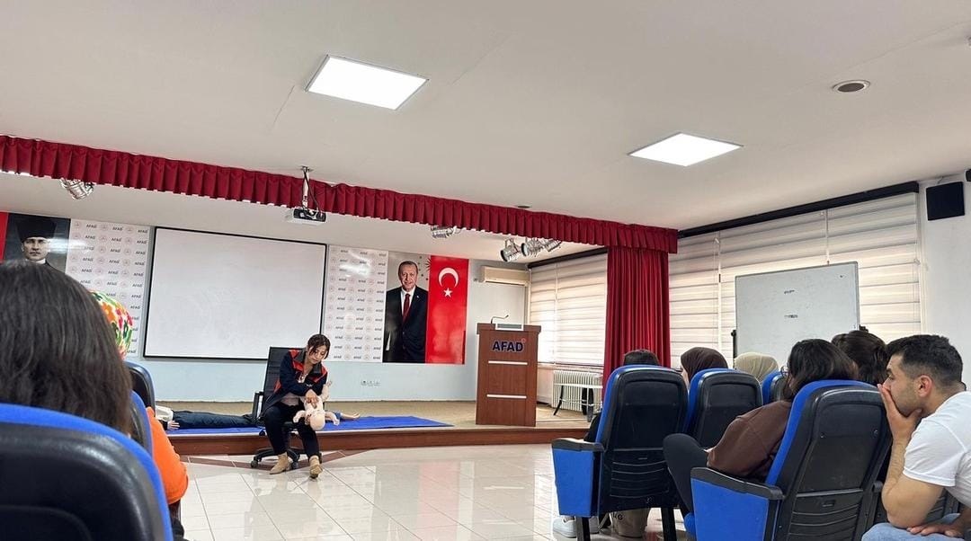 Kursiyerler Sertifikalarını Aldı. AFAD Ekipleri Eğitimlerini Sürdürüyor