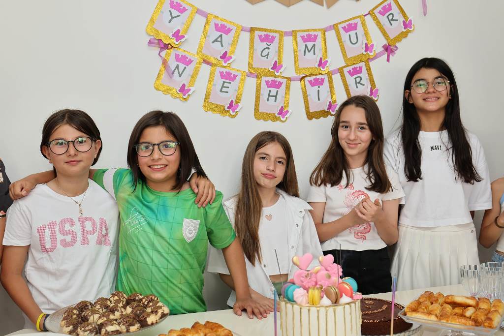 ŞEHİDİN EMANETİ İKİZLERE DOĞUM GÜNLERİNDE "VALİ YİĞİTBAŞI" SÜRPRİZİ