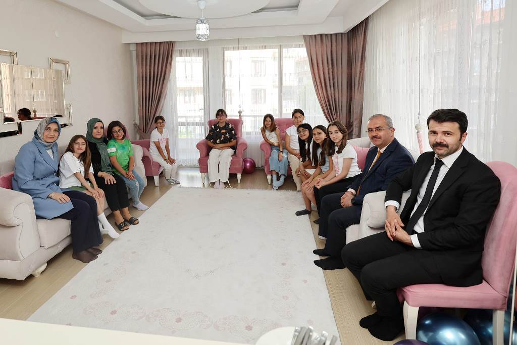 ŞEHİDİN EMANETİ İKİZLERE DOĞUM GÜNLERİNDE "VALİ YİĞİTBAŞI" SÜRPRİZİ