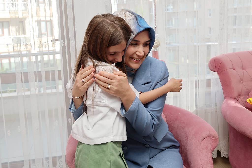 ŞEHİDİN EMANETİ İKİZLERE DOĞUM GÜNLERİNDE "VALİ YİĞİTBAŞI" SÜRPRİZİ