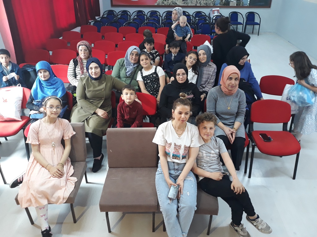 FATİH İLKOKULU'NDA ANNELERE ÖZEL GÖSTERİ