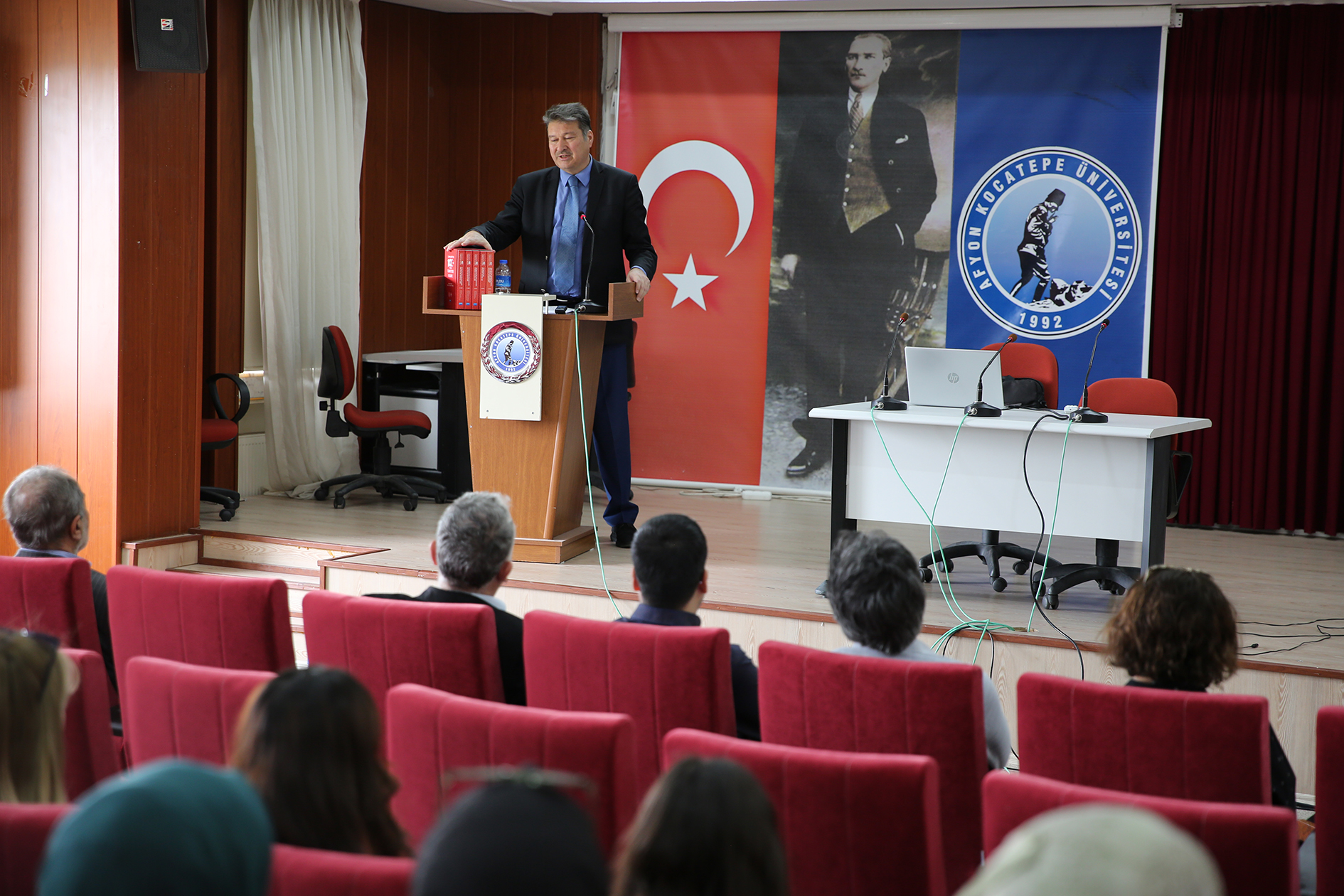 AKÜ’DE FELSEFE VE EĞİTİM KONUŞULDU