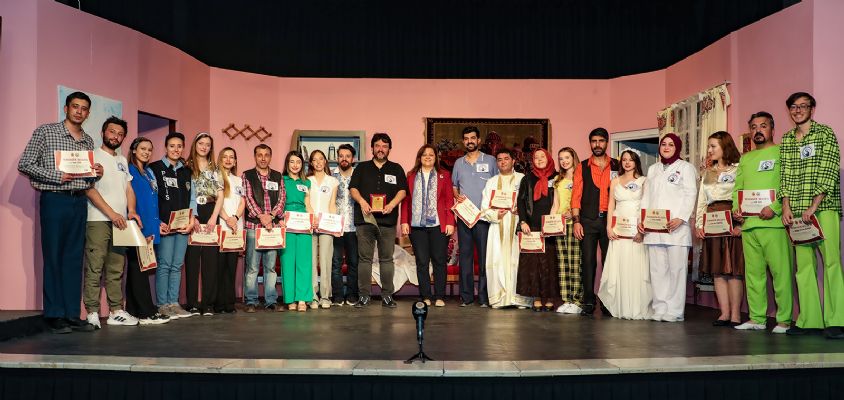 Afyonkarahisar Belediye Şehir Tiyatrosu Sezonun Üçüncü Oyununa Başladı: