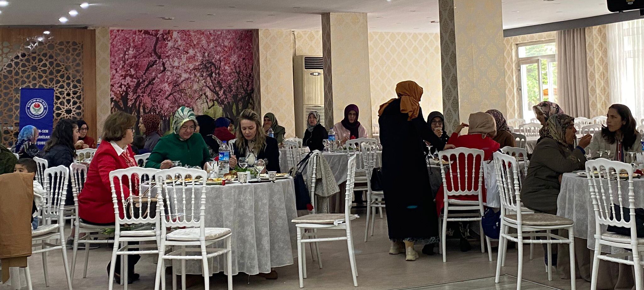 ‘Anneler Ağlarken Dünya Gülmez’