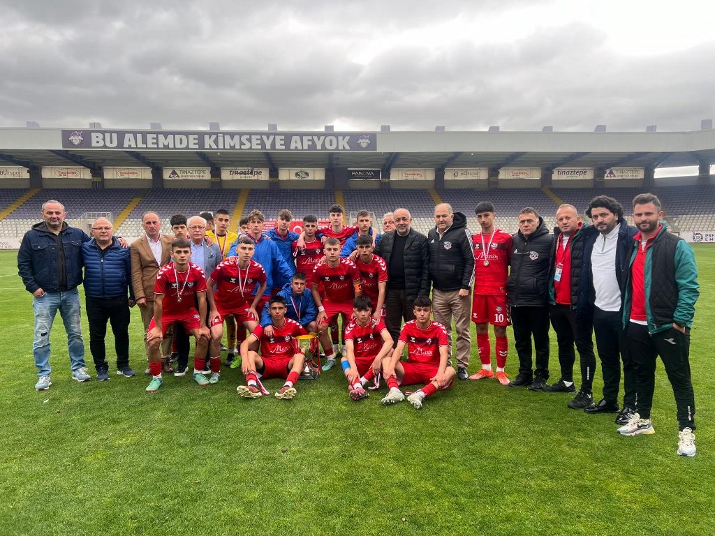 U-16'LARIN TÜRKİYE ŞAMPİYONU SELÇUKLU OLDU