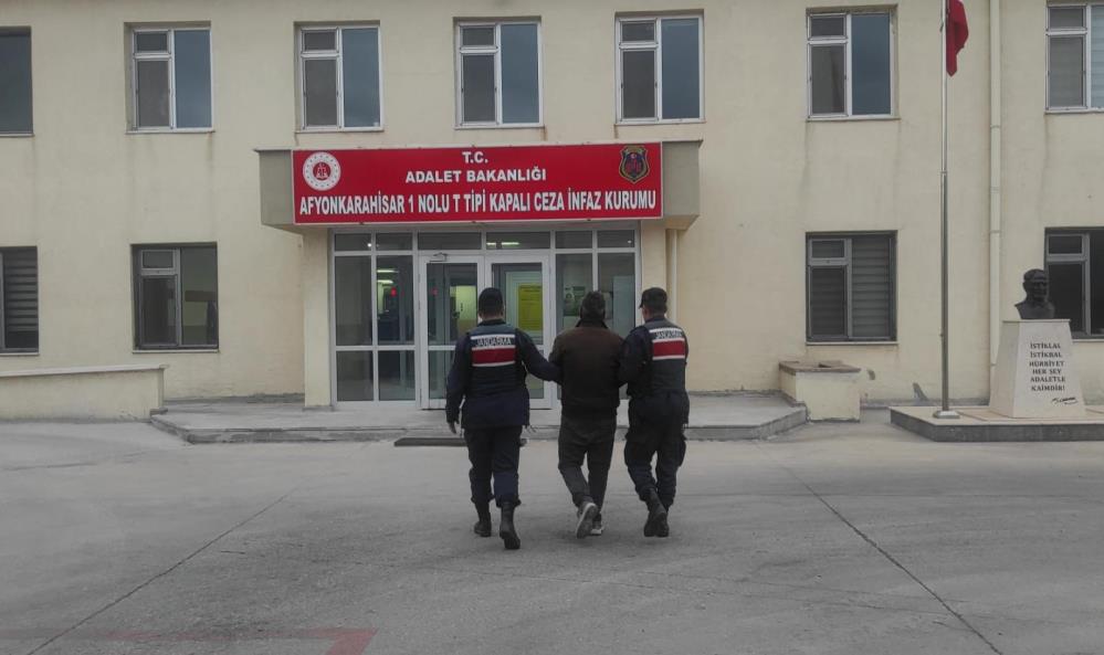 Çobanlar’da Yakayı Ele Verdi: Göçmen kaçakçılığı suçundan aranan şahsı jandarma yakaladı