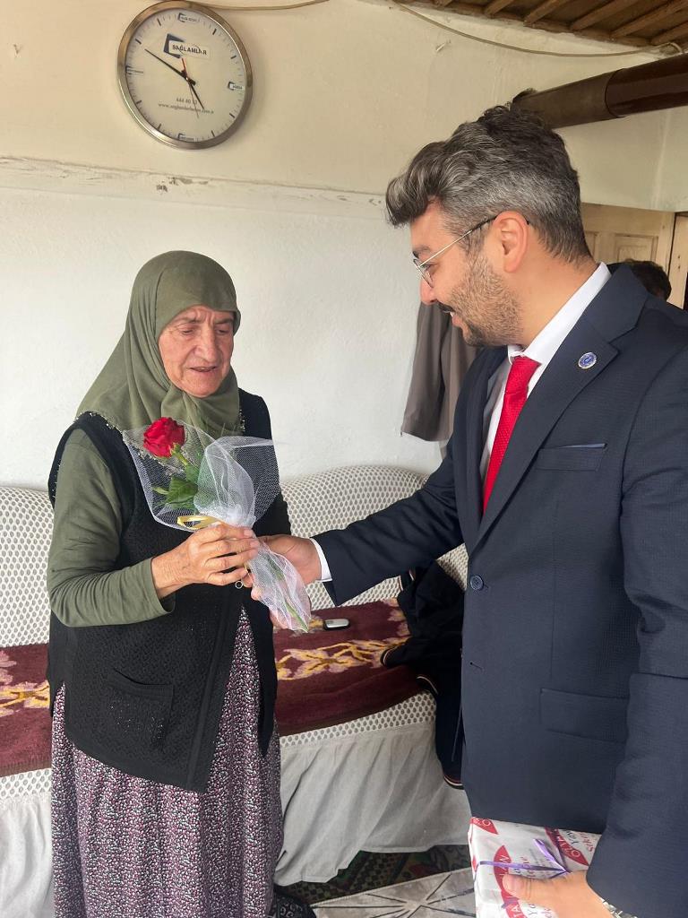 BAŞKAN ÖZDEMİR'DEN ŞEHİT ANNELERİNE ANLAMLI ZİYARET