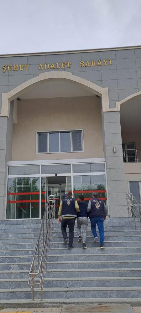 3 Yıl 4 Ay Hapis Cezası ile Aranıyordu: Şuhut'ta aranan şahıs polisten kaçamadı