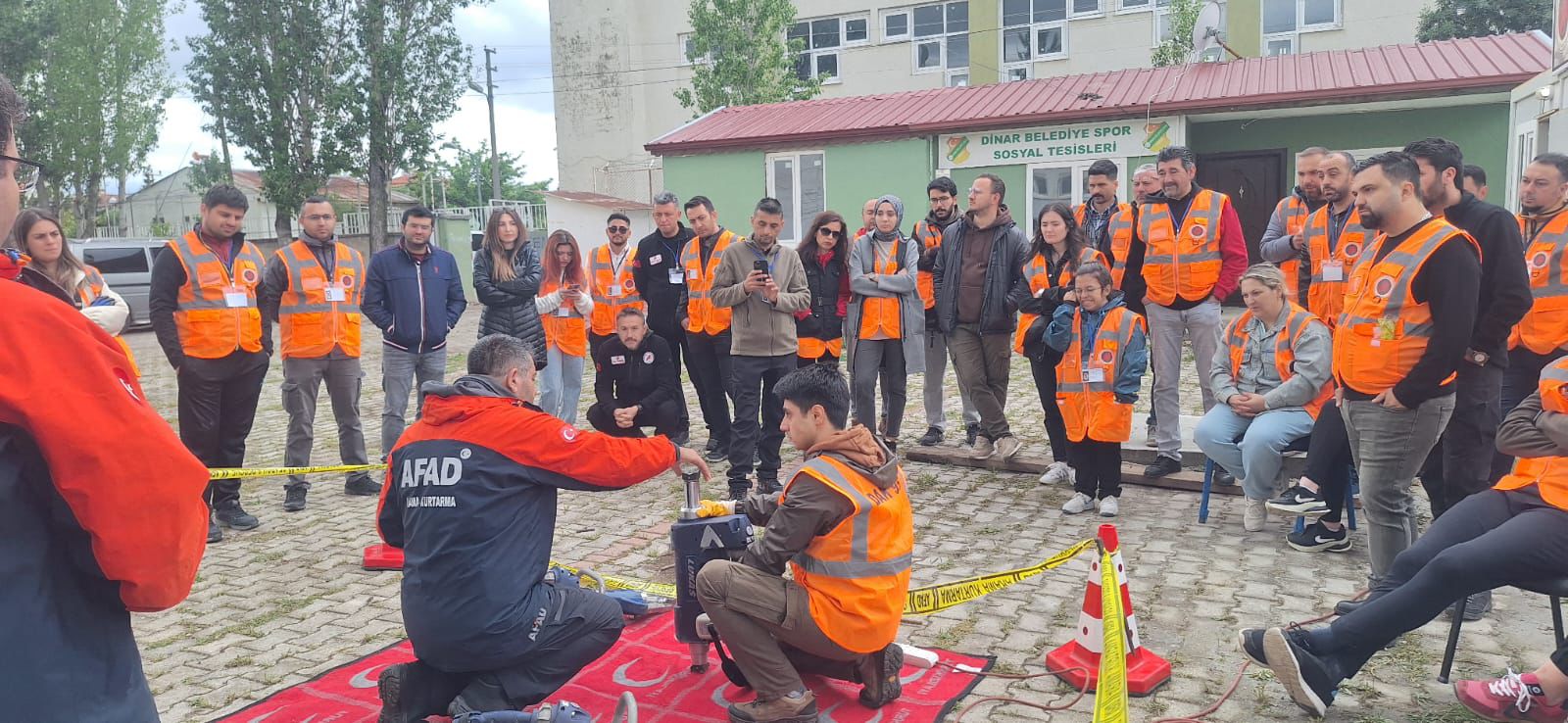 AFAD Ekipleri Yoğun Çalışıyor DAK Üyelerine Eğitim Verdi