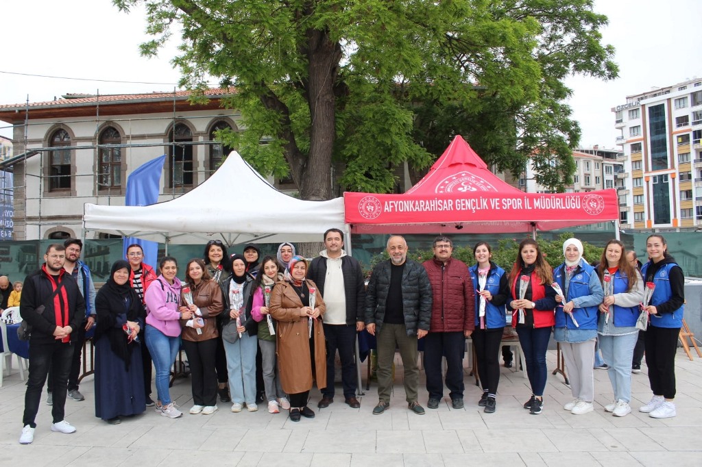 GENÇLİK RUHU MEYDANLARDA