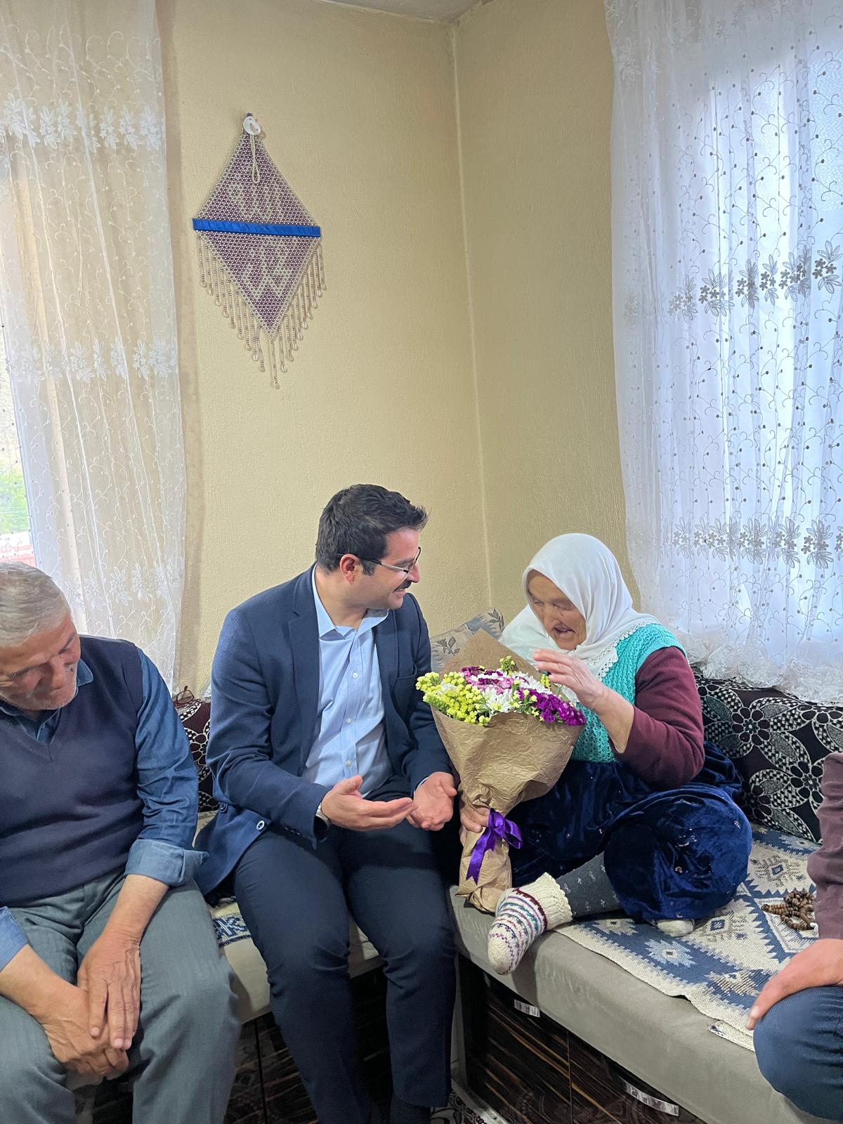 Şiirleri Kitap Haline Getirilecek Şuhut'un Sevilen Kaymakamı Yine Gönüllere Taht Kurdu