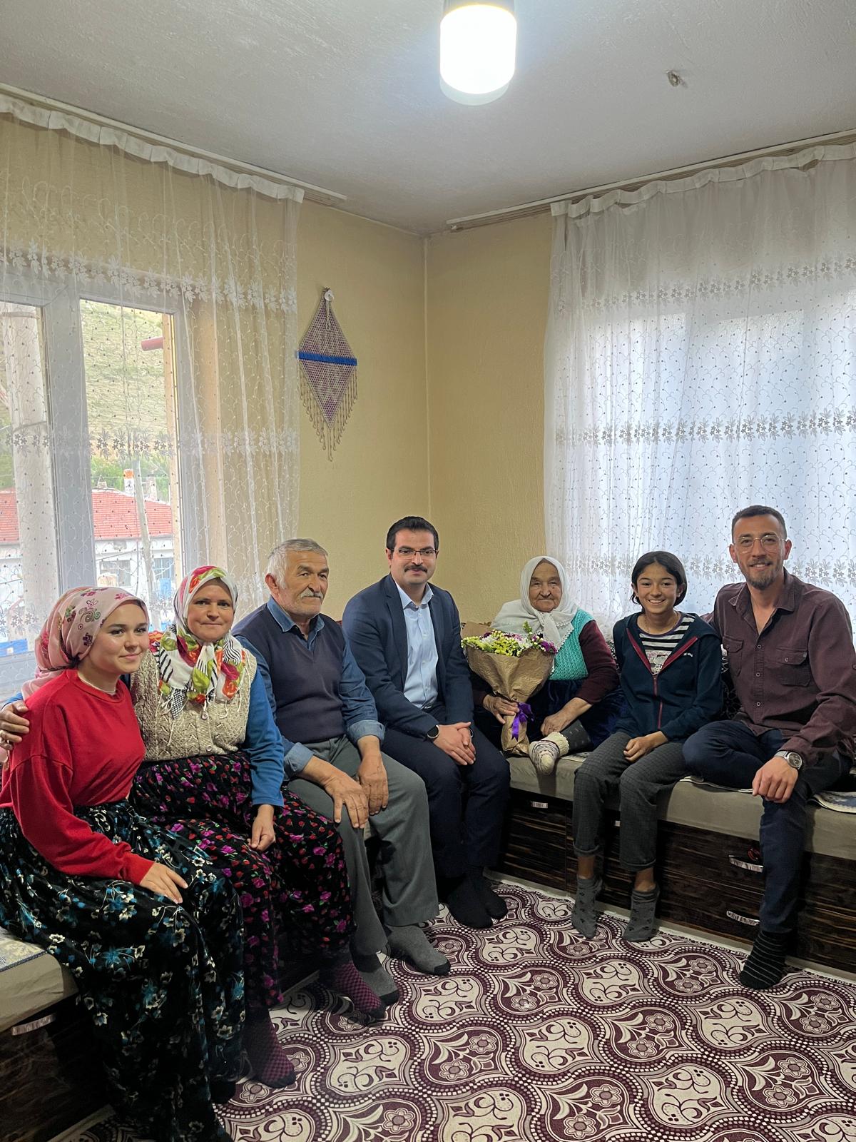 Şiirleri Kitap Haline Getirilecek Şuhut'un Sevilen Kaymakamı Yine Gönüllere Taht Kurdu