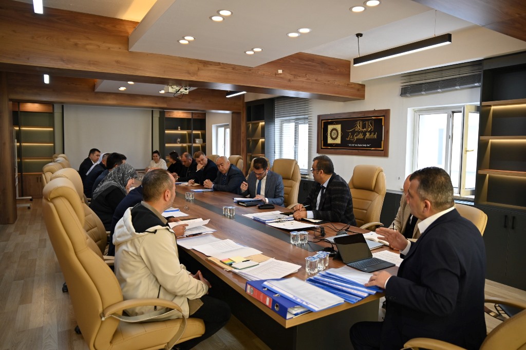 BAŞKAN KOYUNCU BİRİM MÜDÜRLERİYLE BİR ARAYA GELDİ