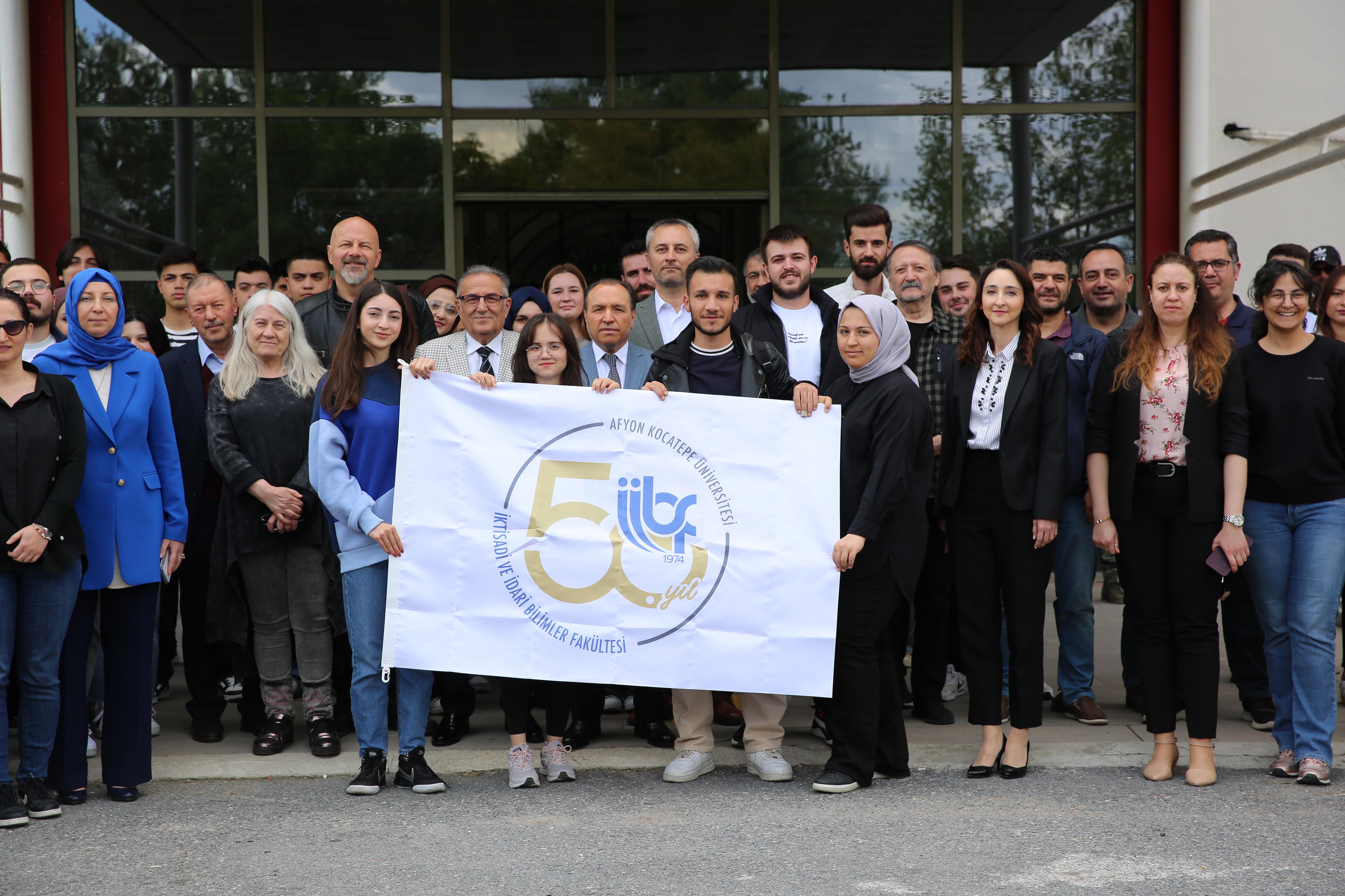 Rektör Karakaş’ın Katılımıyla İİBF 50. Yıl Flaması Göndere Çekildi