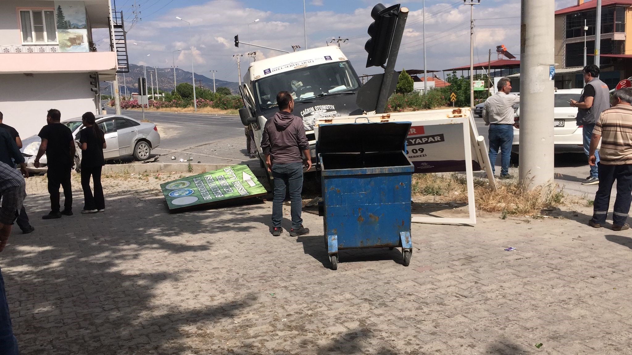Minibüs Durağa Daldı!  Şans Eseri Yaralanan Olmadı