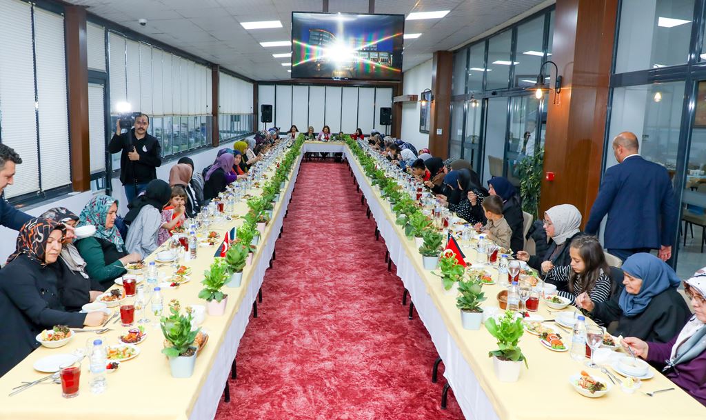 "SİZLERE HİZMET ETMEK BENİM İÇİN ŞEREFTİR"